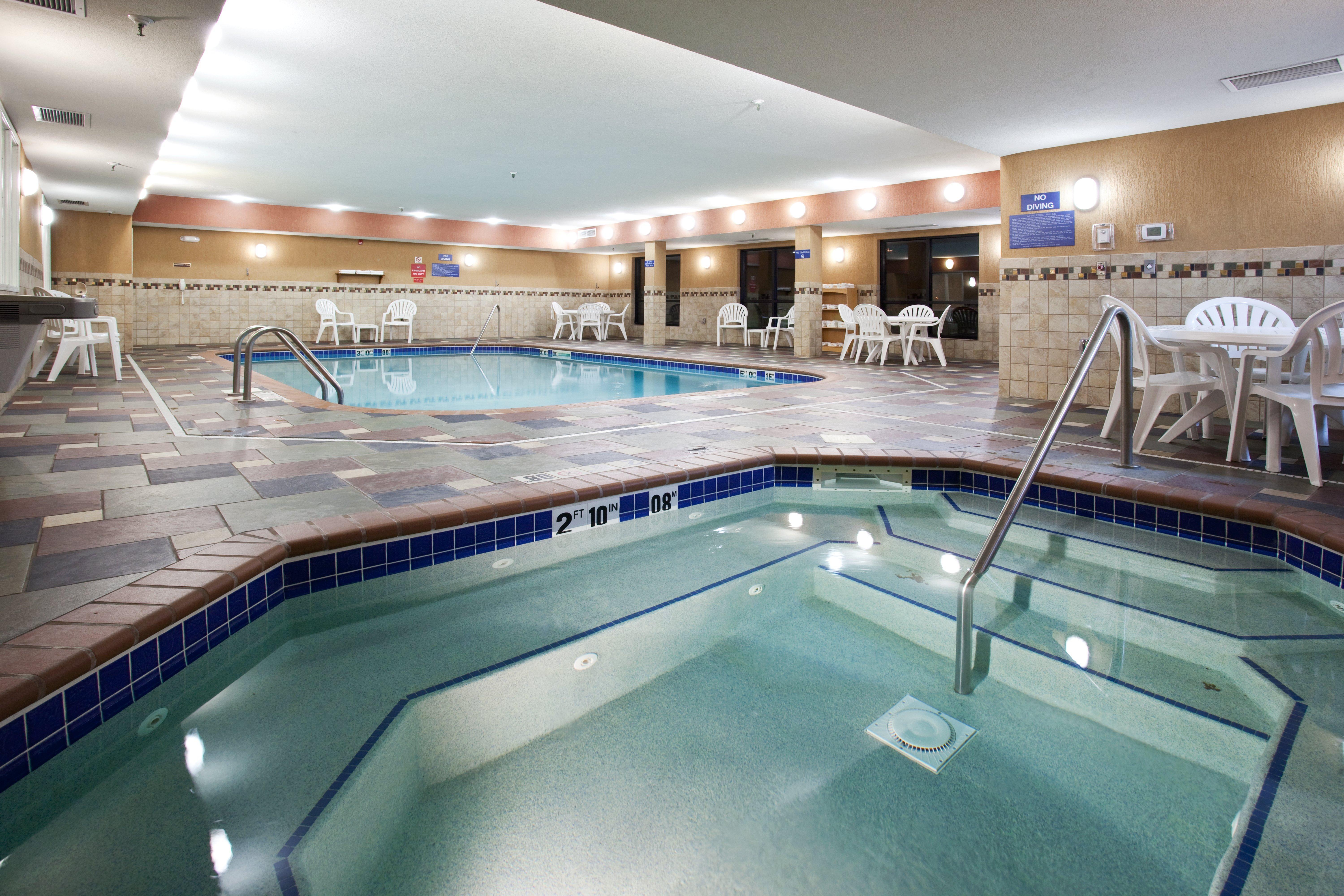 Holiday Inn Express Hotel & Suites Fort Collins By Ihg Exteriör bild