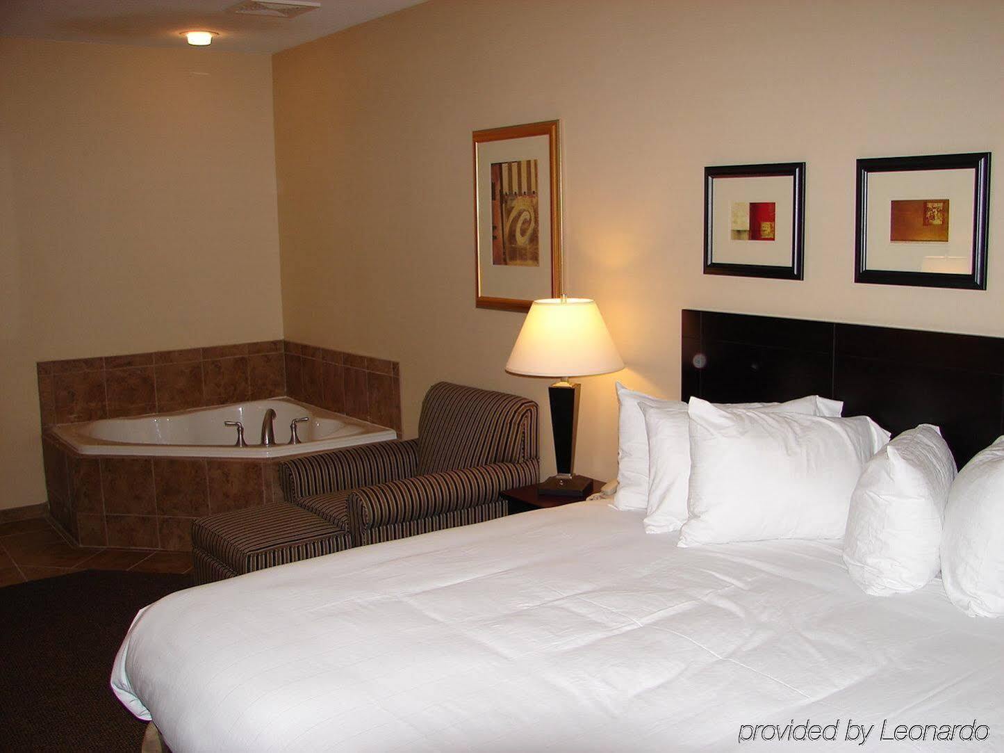 Holiday Inn Express Hotel & Suites Fort Collins By Ihg Exteriör bild